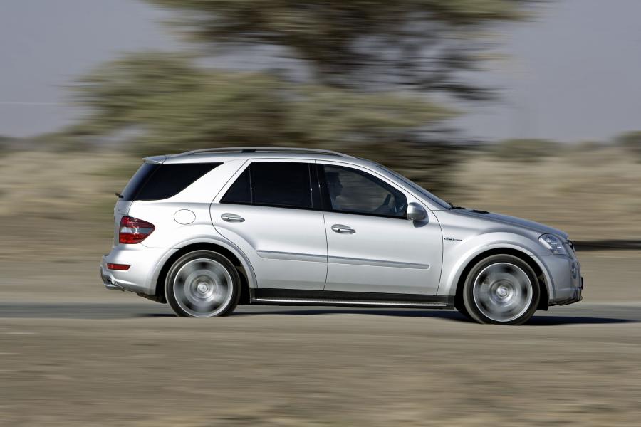  Mercedes-Benz ML63 AMG 2009 года  (фото 12 из 38)